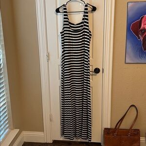 Old Navy Black and White Striped Dress Preppy resort vacation workwear comfy